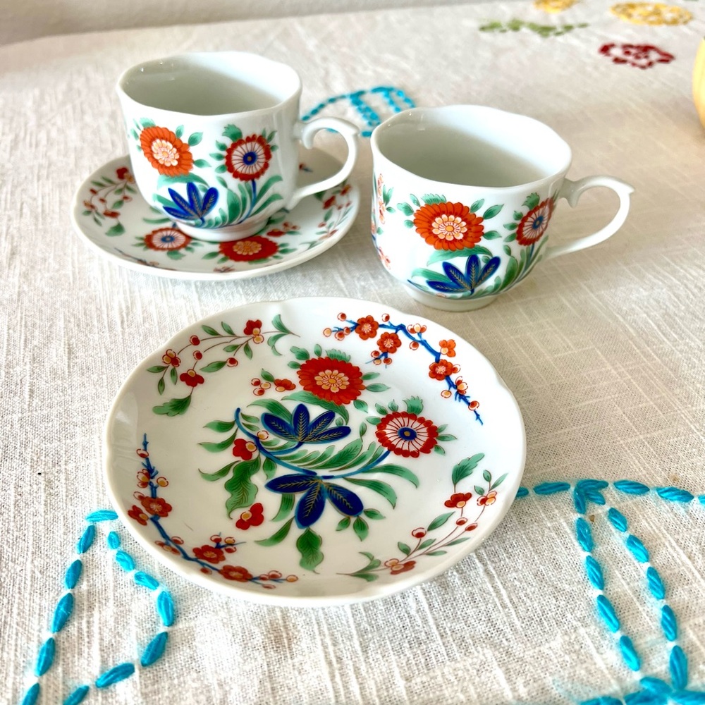 Floral Smithsonian Institution tea cup and saucer set. Made in Japan.